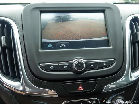 Used 2018 Chevrolet Equinox LT FWD image 17