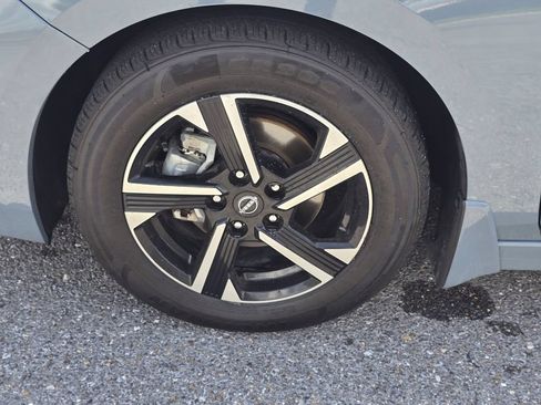 Used 2024 Nissan Sentra SV FWD image 9