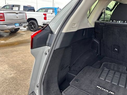 Used 2023 Nissan Rogue SV FWD image 15