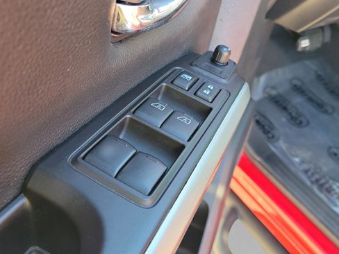 Used 2021 Nissan Titan SV w/ SV Convenience Package image 20