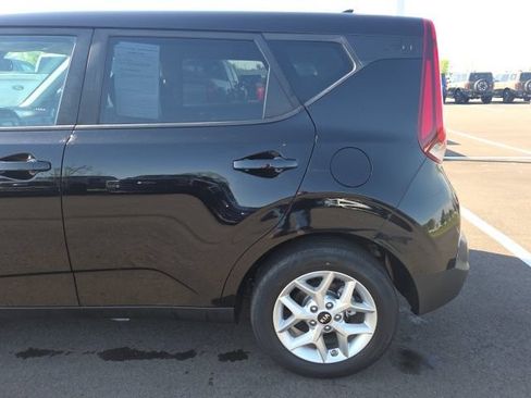 Used 2020 Kia Soul S FWD image 14