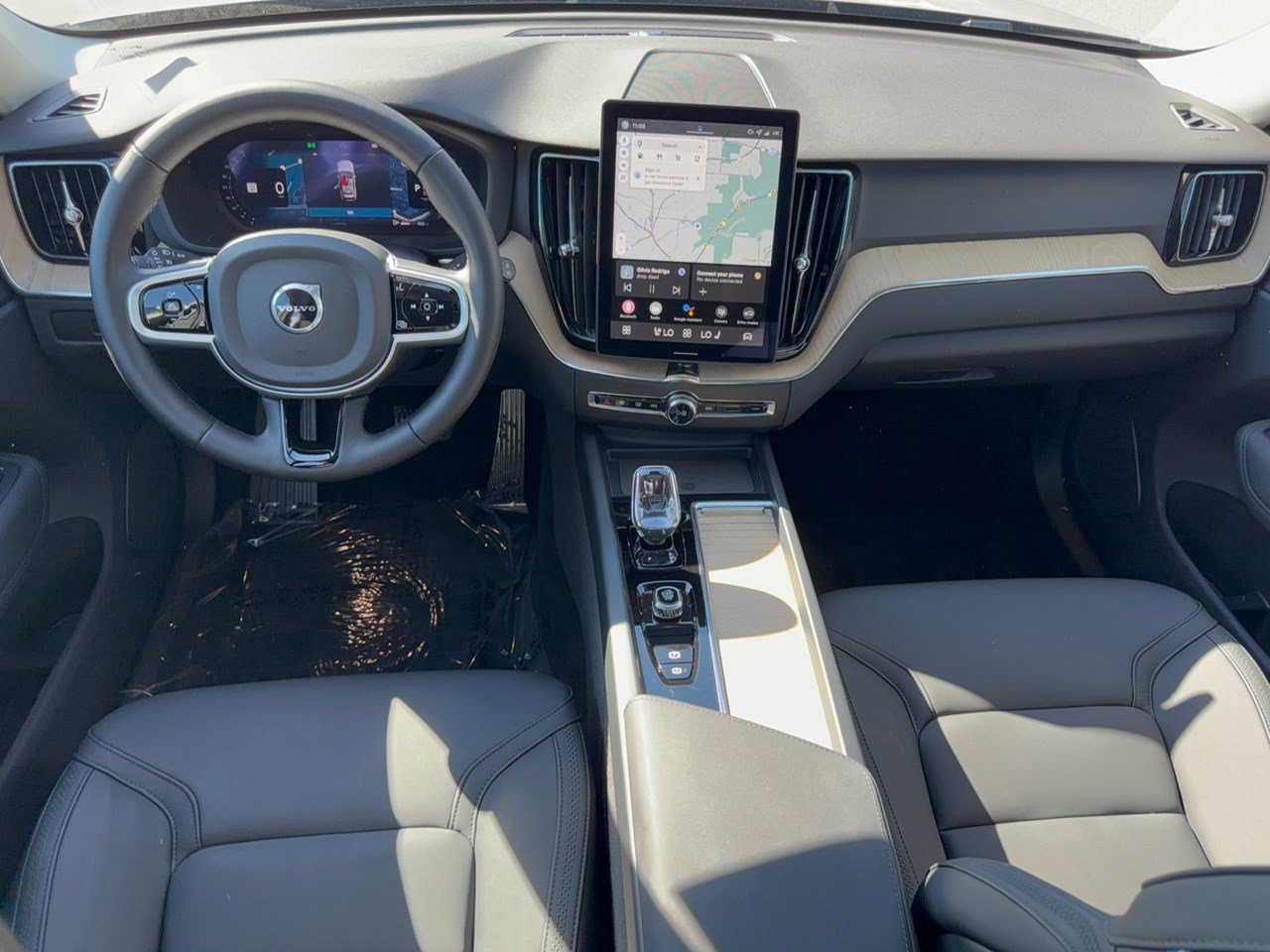 Certified 2026 Volvo XC60 B5 Plus AWD/4WD image 17