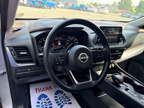 Used 2023 Nissan Rogue SV FWD image 15