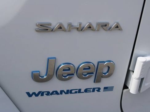 Used 2023 Jeep Wrangler Unlimited Sahara w/ Cold Weather Group AWD/4WD image 9