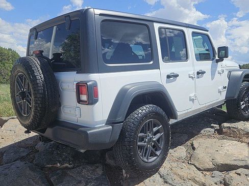 Used 2025 Jeep Wrangler Unlimited Sport AWD/4WD image 5
