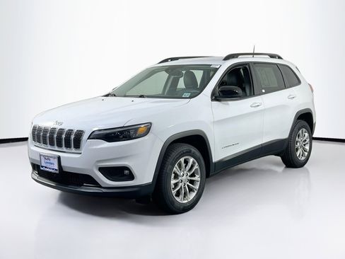 Used 2022 Jeep Cherokee Latitude Lux w/ Mopar Interior Package AWD/4WD image 1