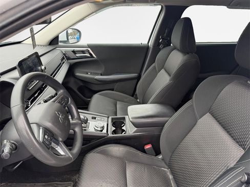 Used 2022 Mitsubishi Outlander ES image 12