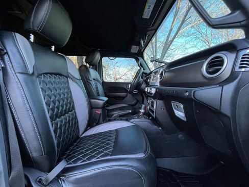 Used 2019 Jeep Wrangler Unlimited Sport S image 17