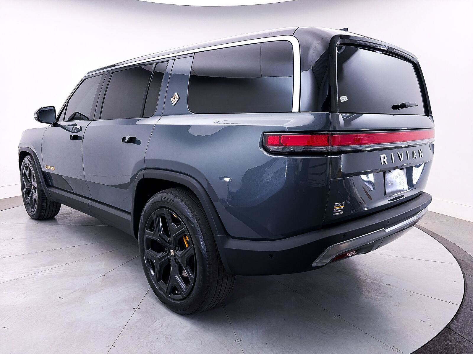Used 2022 Rivian R1S Launch Edition Quad AWD/4WD image 16