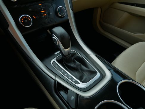 Used 2013 Ford Fusion SE FWD image 24
