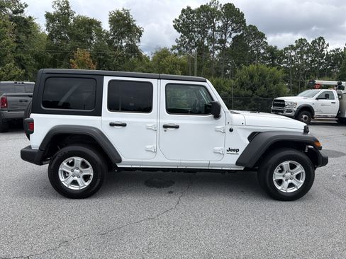Used 2022 Jeep Wrangler Unlimited Sport AWD/4WD image 9