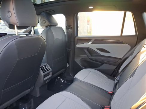 New 2026 Volkswagen Tiguan SE R-Line FWD image 5