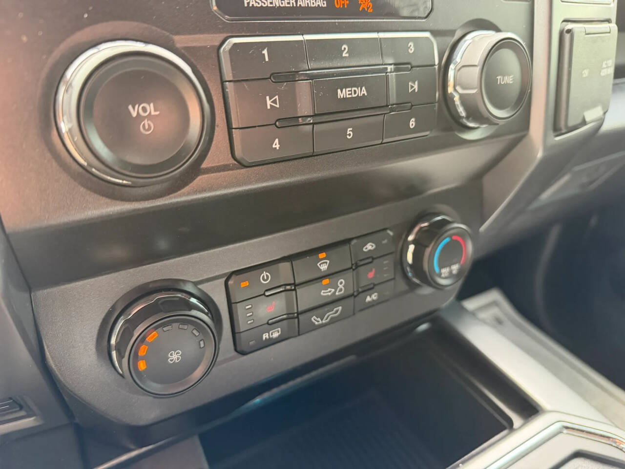 Used 2020 Ford F150 XLT w/ Equipment Group 302A Luxury AWD/4WD image 17