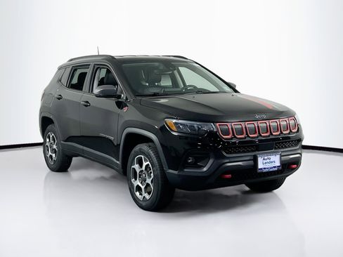 Used 2022 Jeep Compass Trailhawk image 3