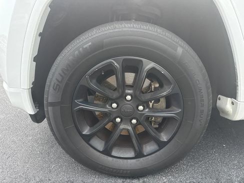 Used 2015 Jeep Grand Cherokee Overland AWD/4WD image 7