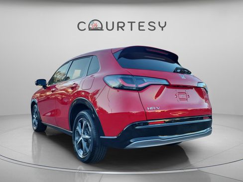 Used 2023 Honda HR-V EX-L image 3