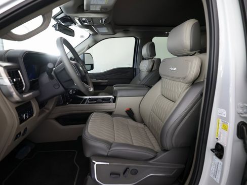 Used 2025 Ford F450 Platinum w/ Platinum Plus Package image 14