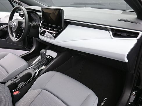 Used 2025 Toyota Corolla SE image 16