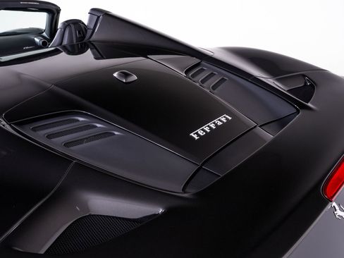 Used 2021 Ferrari F8 Tributo RWD image 15