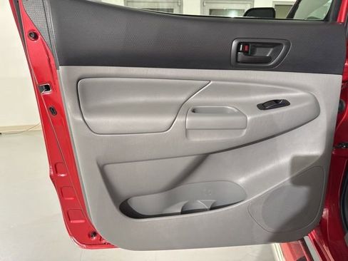 Used 2015 Toyota Tacoma PreRunner w/ SR5 Package RWD image 16