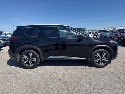 Used 2021 Nissan Rogue Platinum image 4