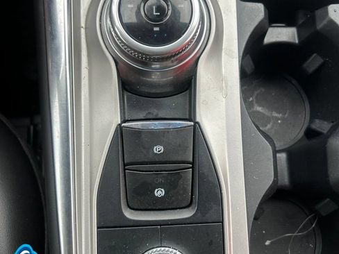 Used 2022 Ford Explorer XLT AWD/4WD image 25