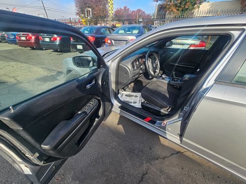 Used 2013 Dodge Charger SXT image 9