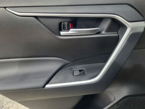 Used 2023 Toyota RAV4 XLE Premium image 8