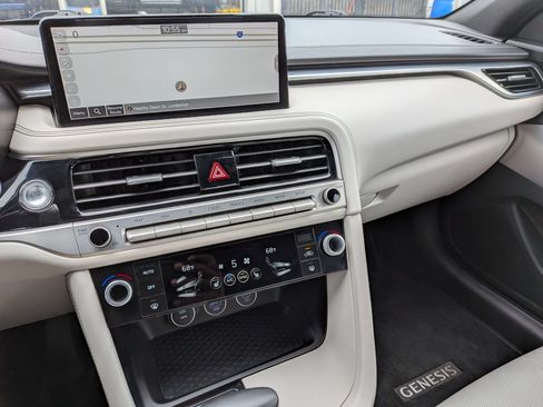 Used 2024 Genesis G70 2.5T RWD image 22
