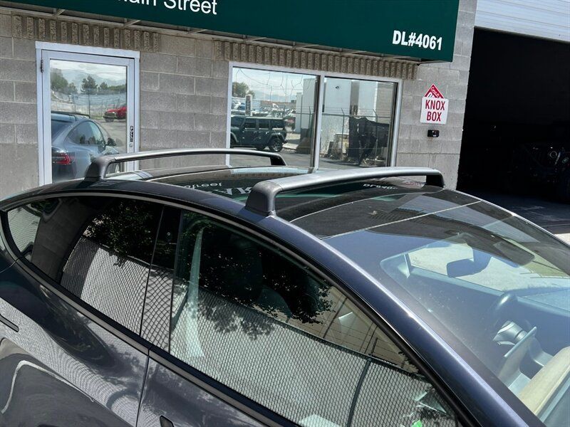 Used 2021 Tesla Model Y Long Range AWD/4WD image 9
