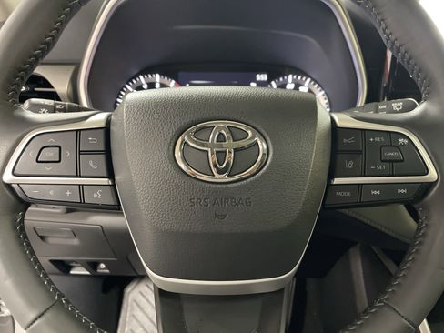 Used 2023 Toyota Highlander XLE FWD image 18