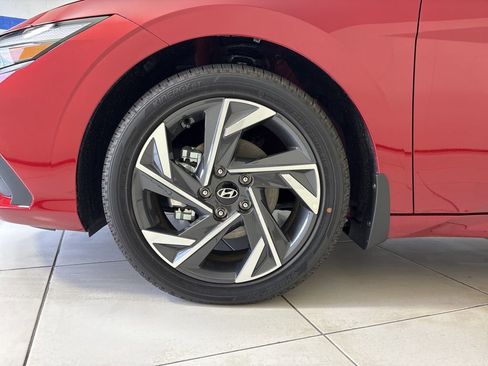 New 2025 Hyundai Elantra SEL FWD image 9