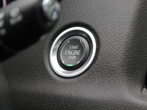 Used 2023 Cadillac XT4 Luxury w/ Cold Weather Package FWD image 21
