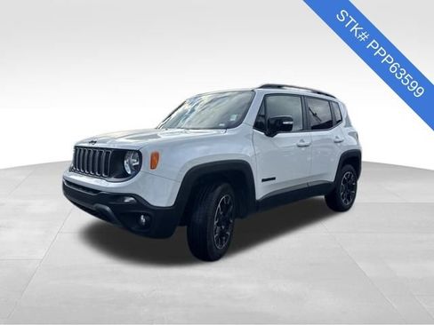 Used 2023 Jeep Renegade Latitude image 3