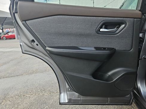 Used 2023 Nissan Rogue SV image 18