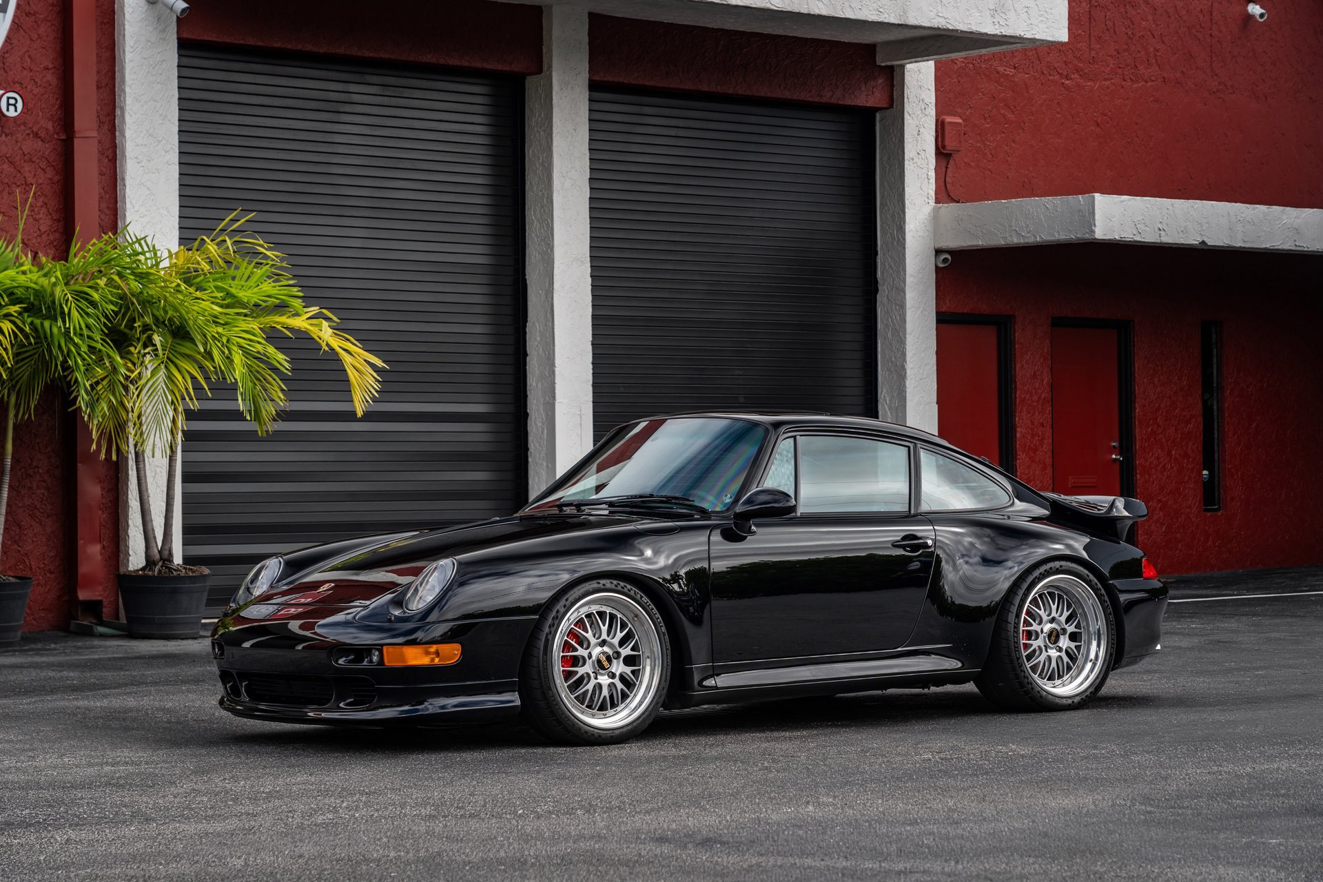 Used 1996 Porsche 911 Turbo RWD image 3