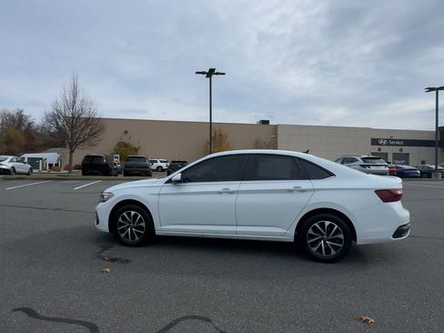 Used 2024 Volkswagen Jetta S image 4