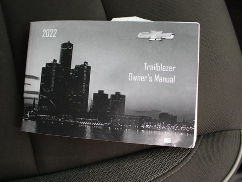 Used 2022 Chevrolet TrailBlazer LT w/ Convenience Package FWD image 24