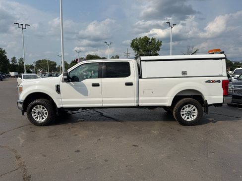 Used 2019 Ford F250 XLT w/ Camper Package AWD/4WD image 2