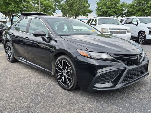 Used 2024 Toyota Camry SE FWD image 2