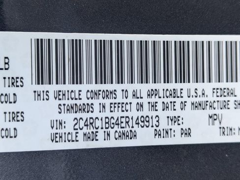 Used 2014 Chrysler Town & Country Touring image 27