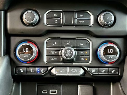 Used 2022 Chevrolet Tahoe Premier RWD image 18