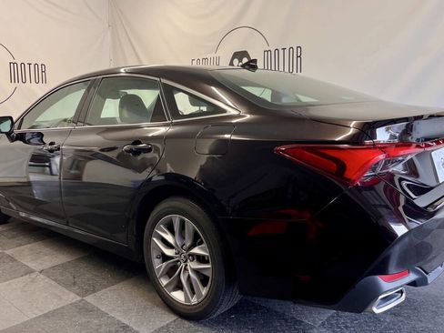 Used 2019 Toyota Avalon XLE image 5