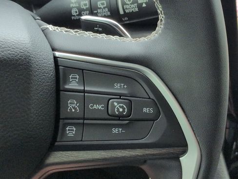 Used 2023 Jeep Grand Cherokee Limited image 26