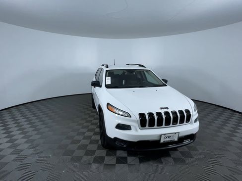 Used 2016 Jeep Cherokee Sport w/ Cold Weather Group image 3