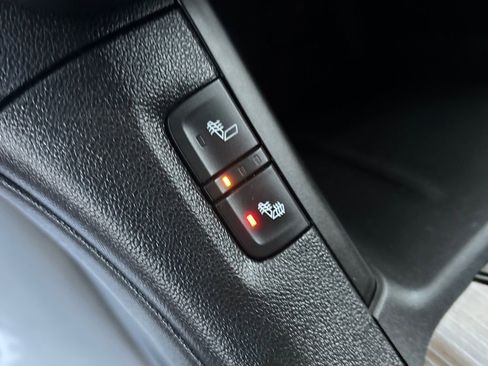 Used 2019 GMC Acadia SLE image 39