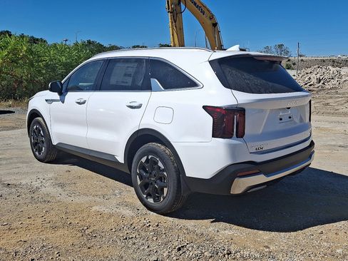 New 2026 Kia Sorento S w/ S Panoramic Sunroof Package image 4