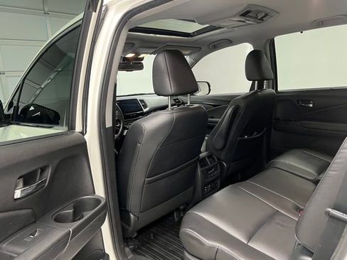 Used 2017 Honda Pilot Touring image 46