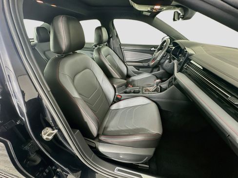 Used 2025 Volkswagen Jetta GLI Autobahn FWD image 31