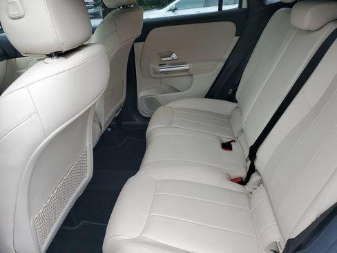 Used 2025 Mercedes-Benz GLA 250 4MATIC image 12
